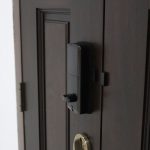 igloohome-smart-deadbolt-2s-nejtenci-chytry-zamek-kovova-seda_9